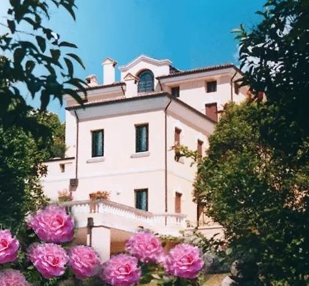 Hotel Scalabrini 3*